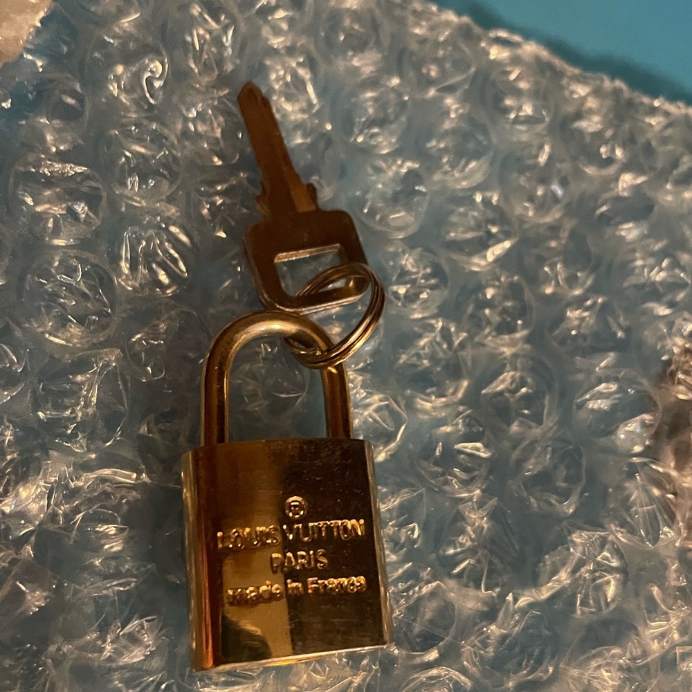 Authentic LV lock and key set #303